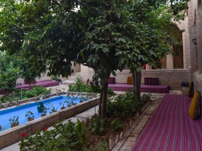 اقامتگاه بومگردی "سرای آ بی بی"