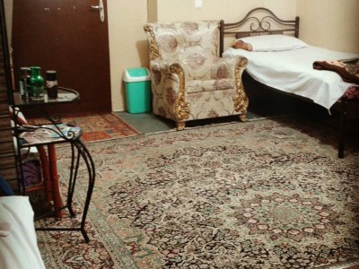 خانه مسافر گنجعلیخان(اتاق 3 تخته)