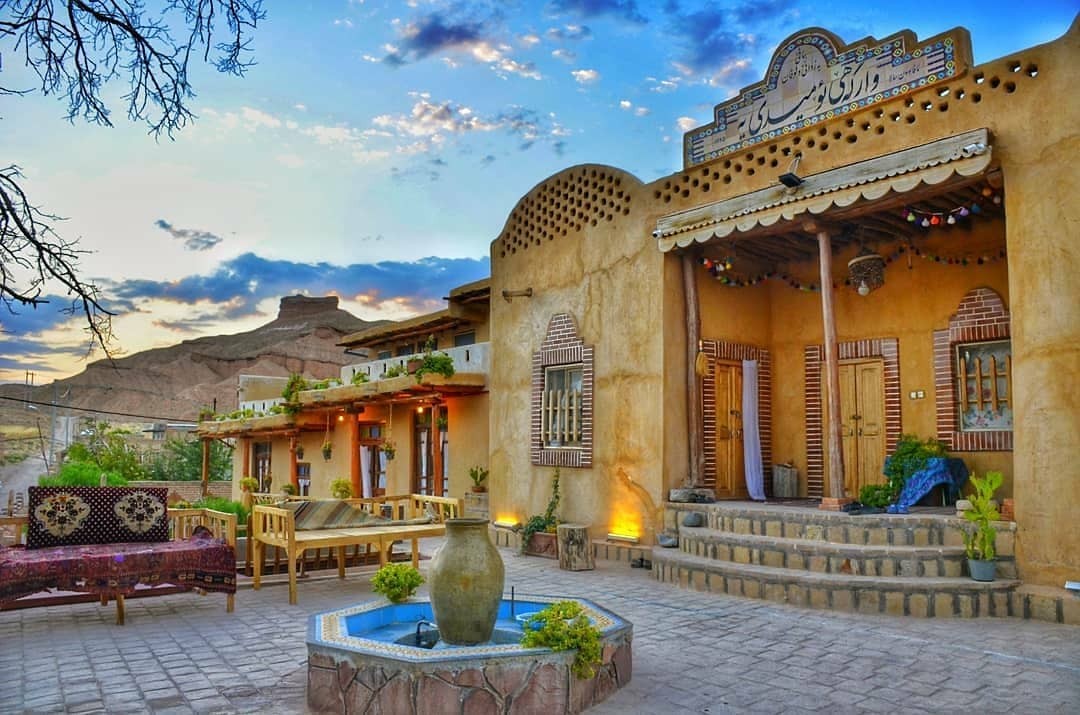 نمای اقامتگاه وارگه