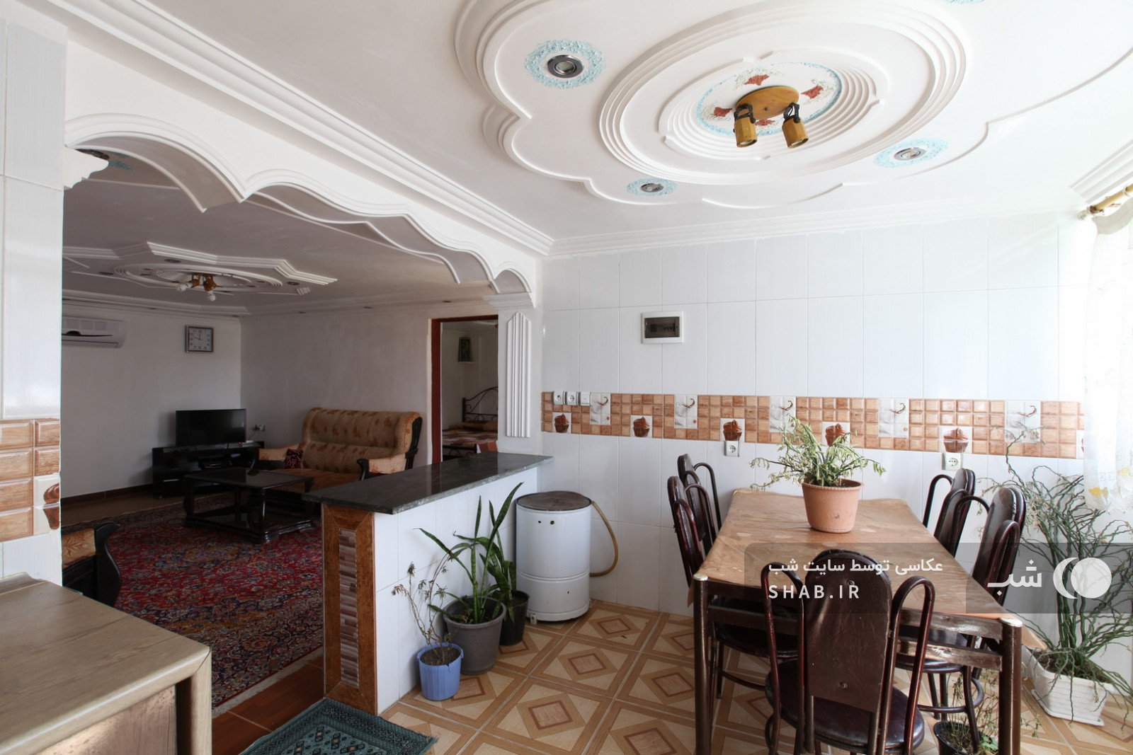 میز غذاخوری و آشپزخانه