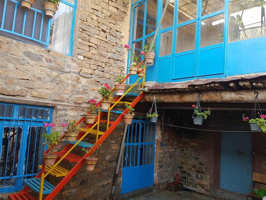 راه‌پله منتهی به اتاق‌ها