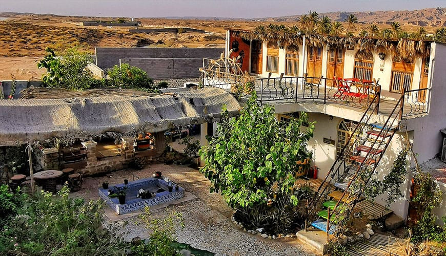 نمای اقامتگاه و محوطه