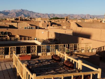 اقامتگاه سنتی "شعر باف" اتاق شقایق