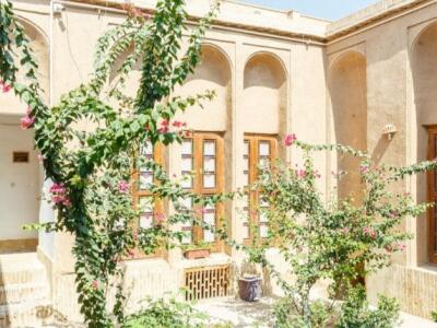 اقامتگاه سنتی "شعر باف" اتاق لاله