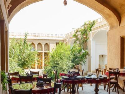 اقامتگاه سنتی "شعر باف" اتاق لاله