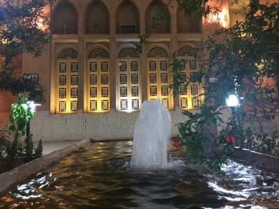 اقامتگاه سنتی "شعر باف" اتاق اقاقیا