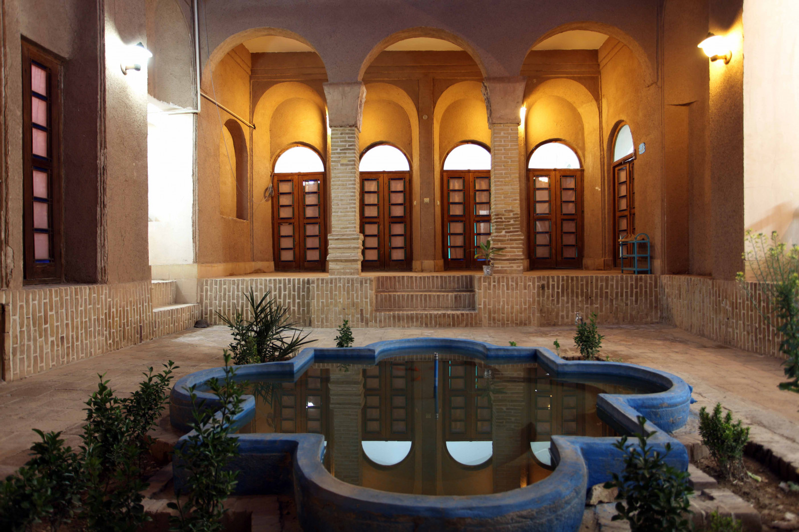 حیاط