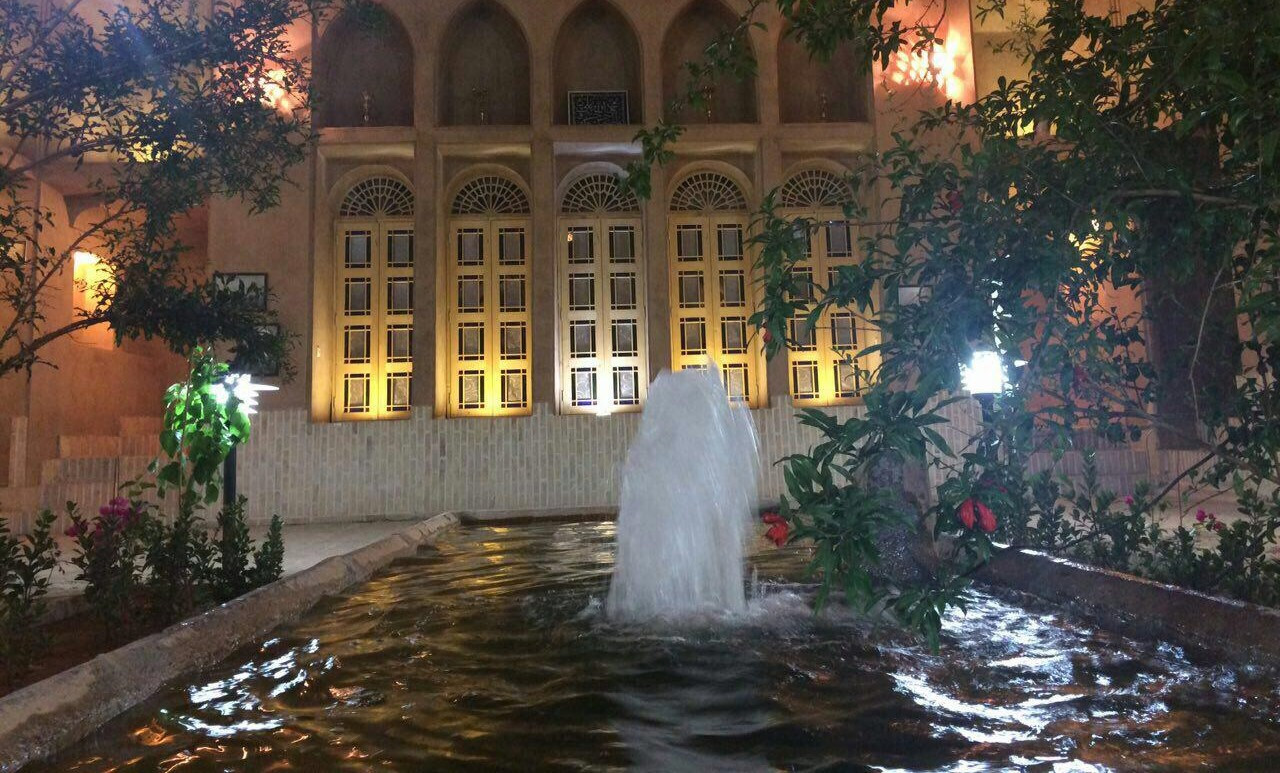 حیاط