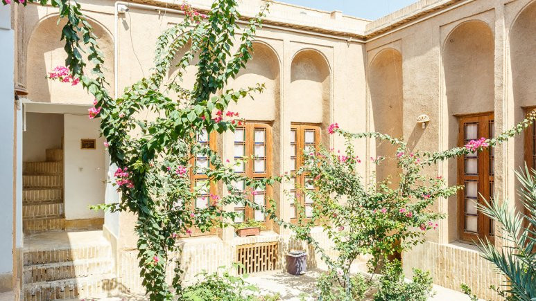 حیاط