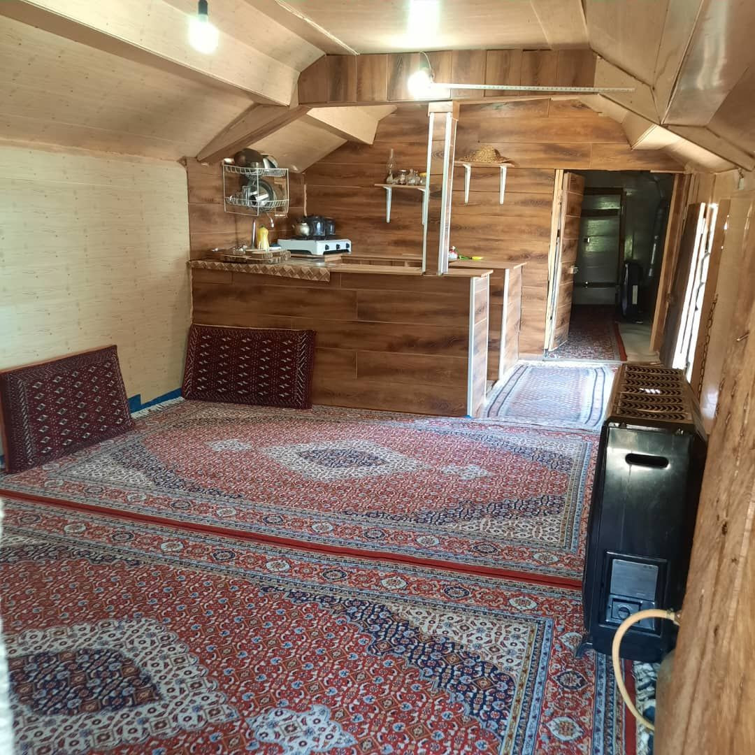 اتاق پذیرایی و آشپزخانه