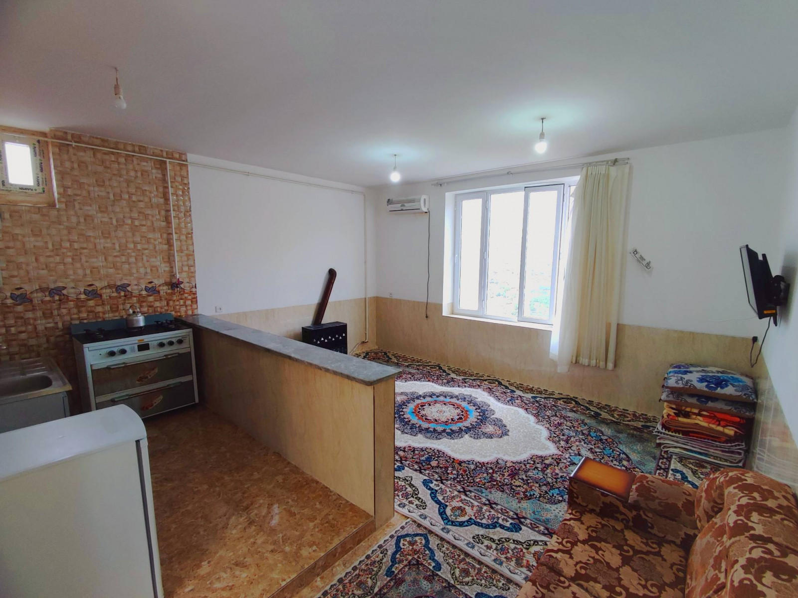 هال و آشپزخانه