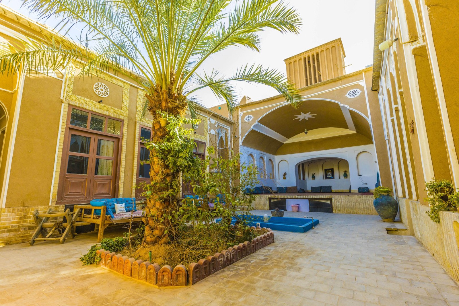 حیاط
