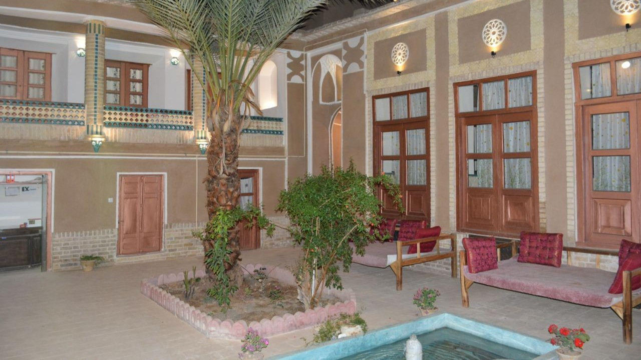 حیاط
