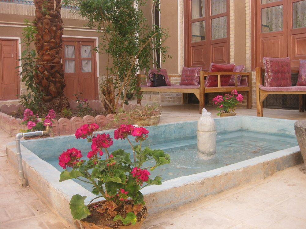 حیاط