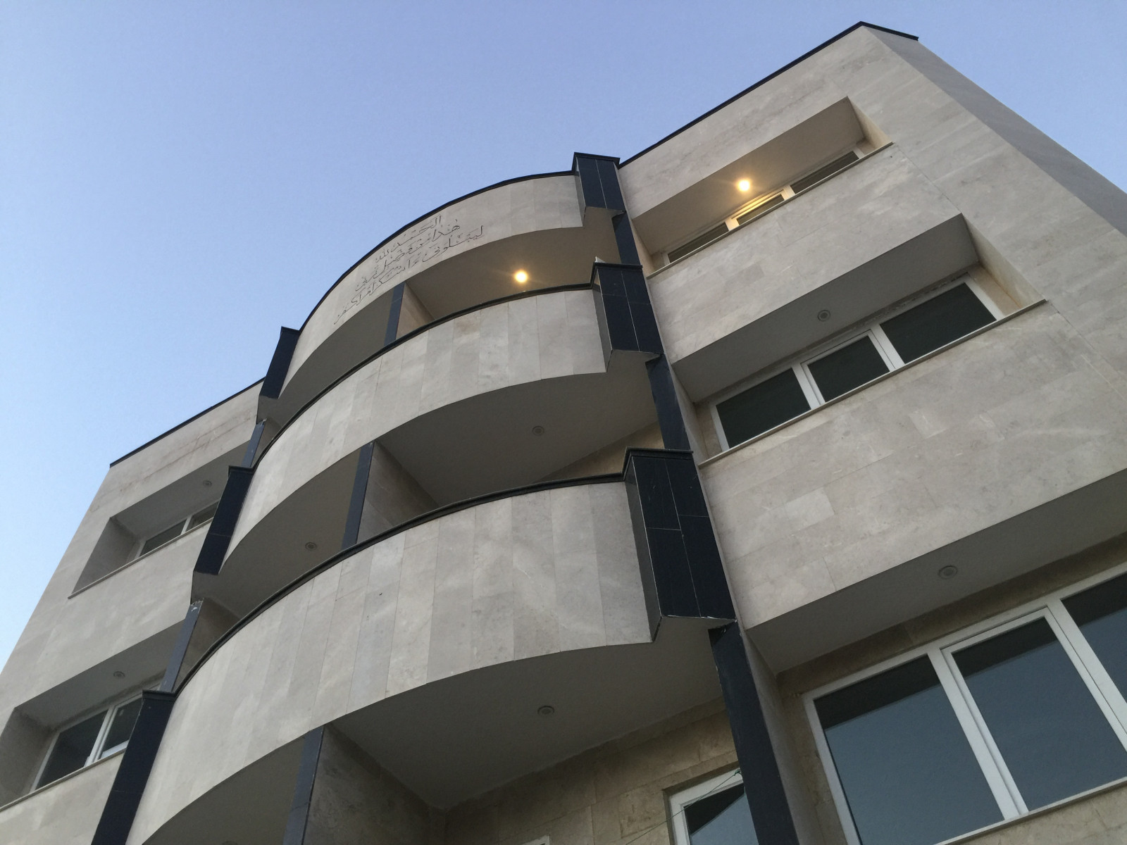 نمای ساختمان