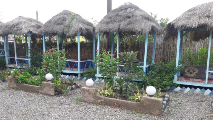 آلاچیقهای داخل حیاط آلاچیقهای داخل حیاط