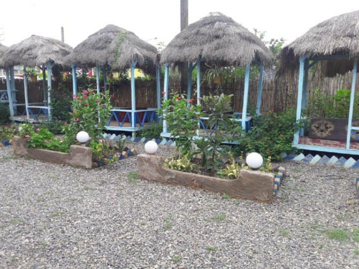 آلاچیق‌های داخل حیاط