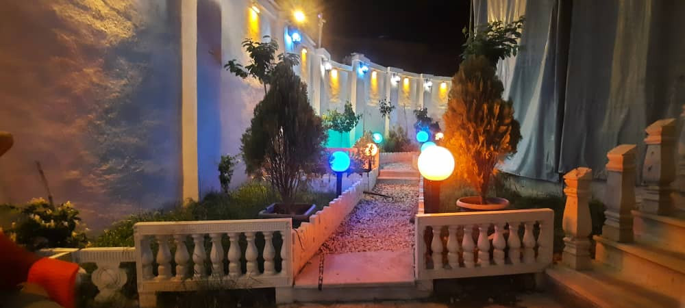 حیاط نمای باغچه