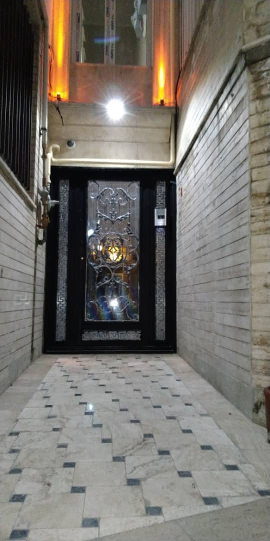 درب ورودی ساختمان