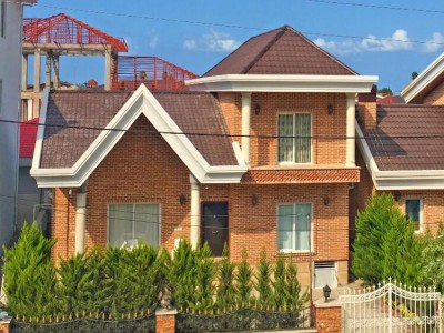 دوبلکس ، استخر سرپوشیده همراه با فوتبال دستی