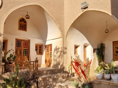 اقامتگاه "عمارت دژ گلی" اتاق آذرگوی