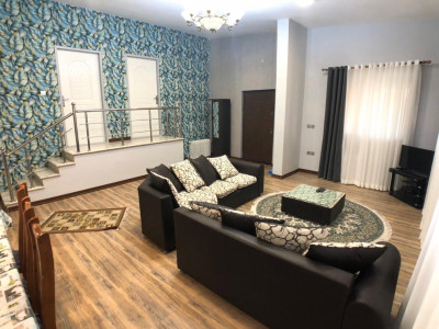 ویلا دنج و تمیز استخردار