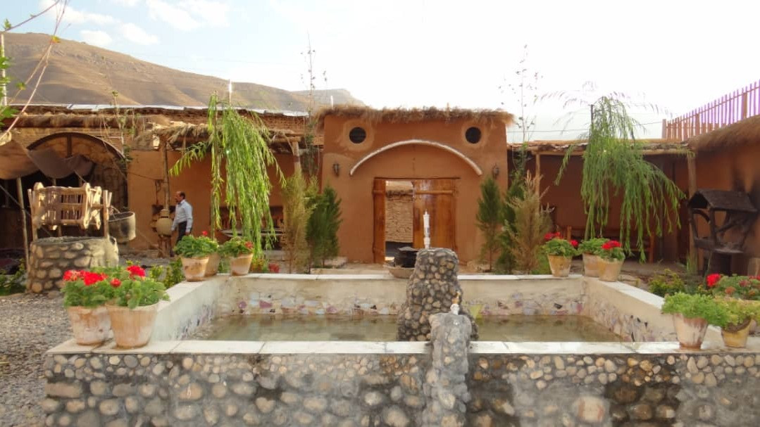 حیاط