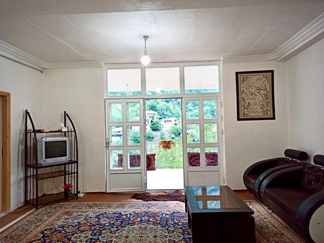 اتاق پذیرایی و تراس