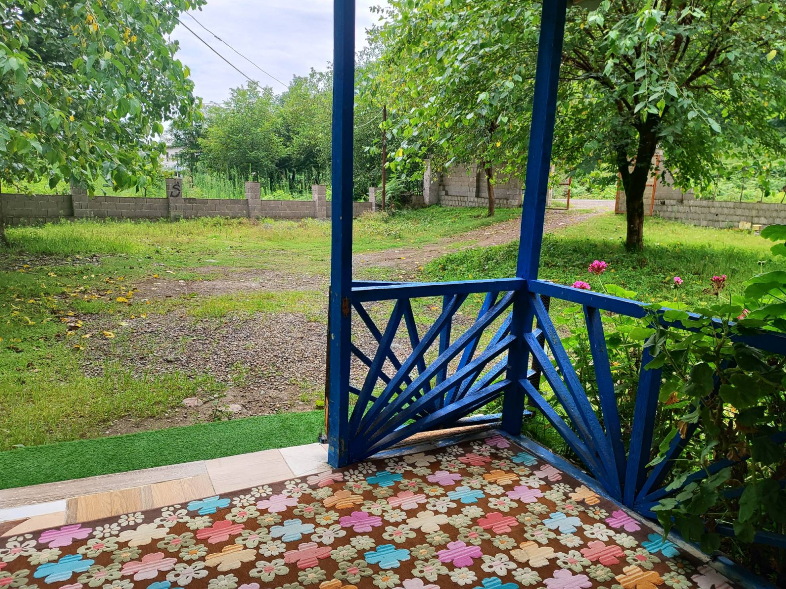 نمای تراس به بیرون نمای تراس به بیرون