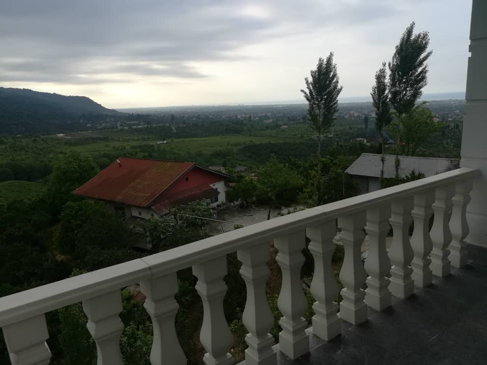 تراس با ویو دریا و جنگل