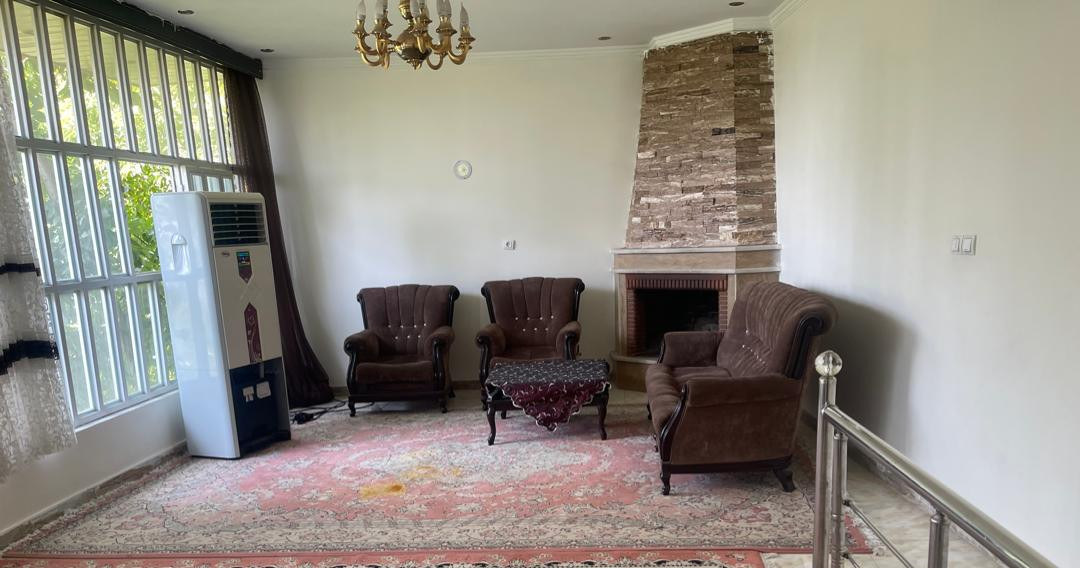 اتاق پذیرایی طبقه بالا