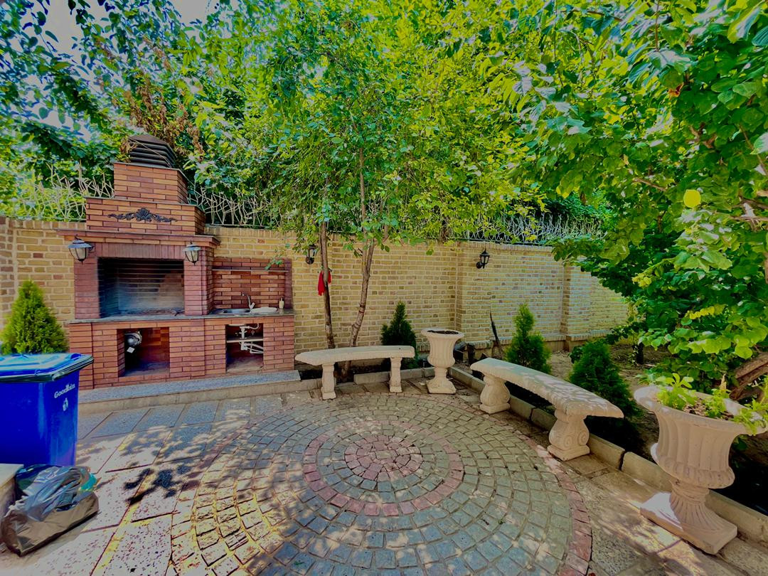 حیاط و باربیکیو