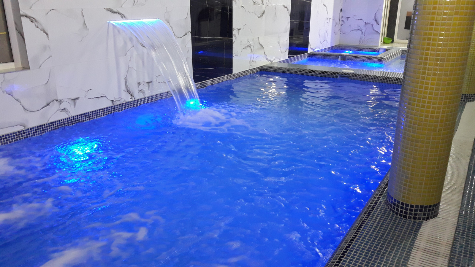 استخر اصلی داخل ویلا استخر اصلی داخل ویلا