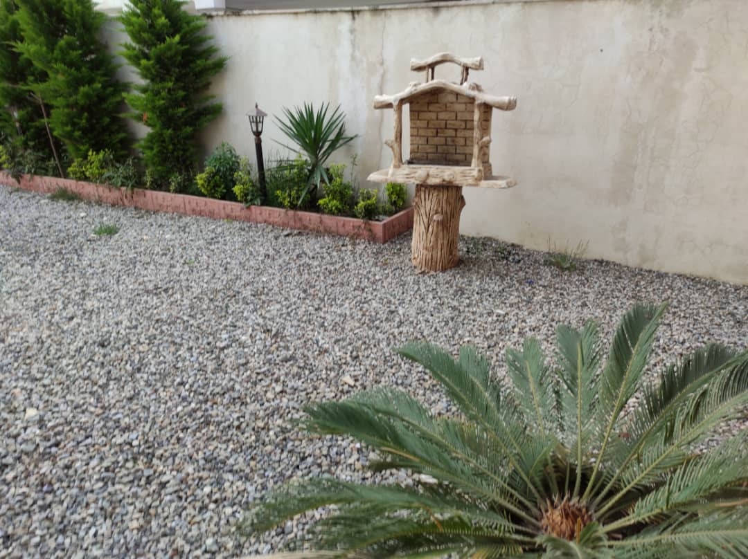 حیاط و باربیکیو