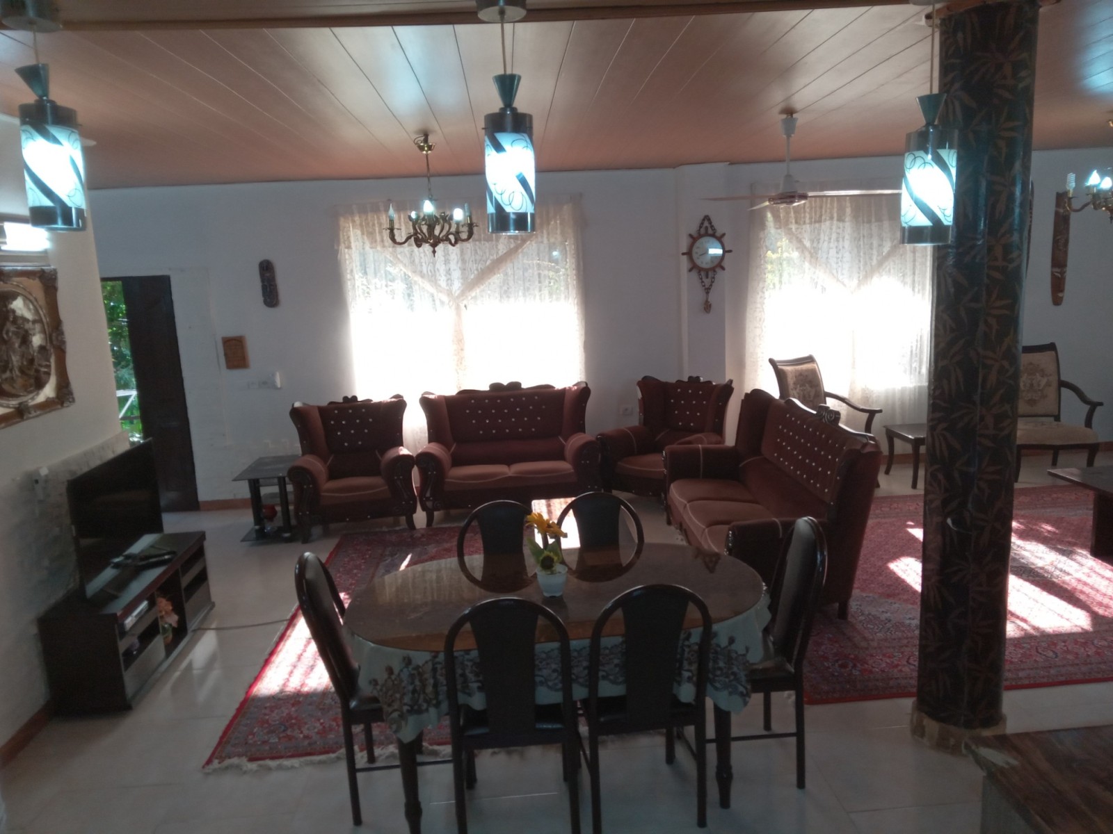 قسمتی از سالن