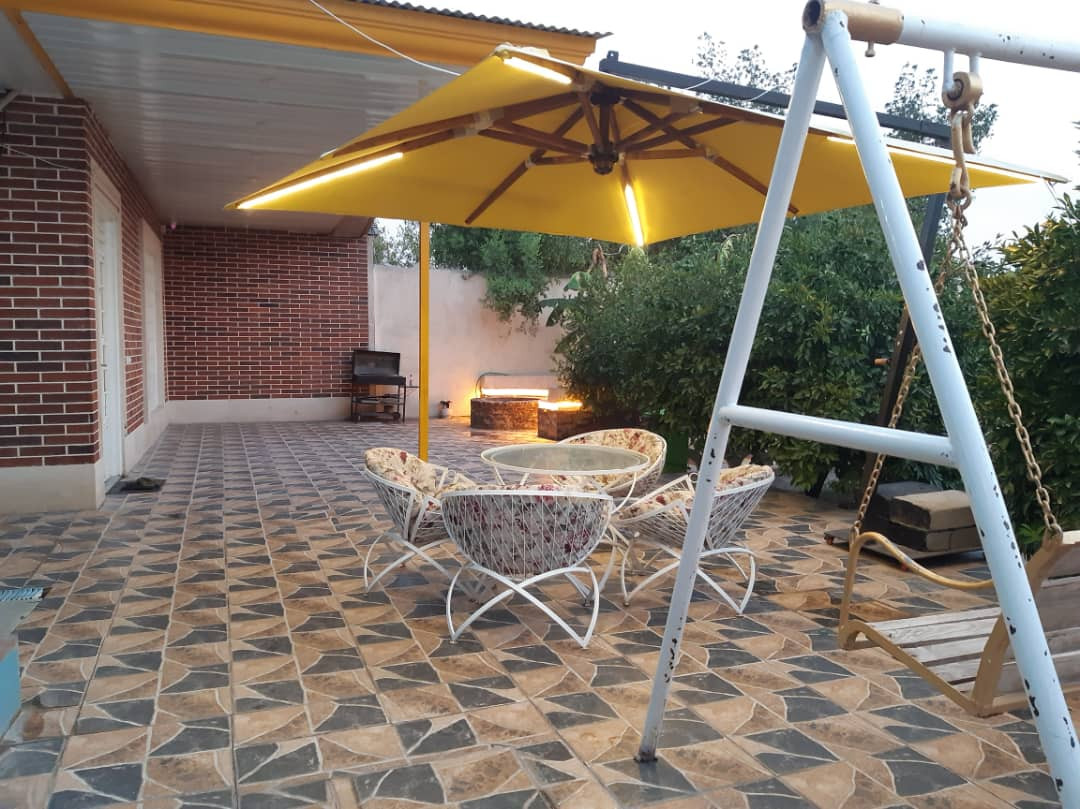 حیاط، تاب، آتشکده و باربیکیو