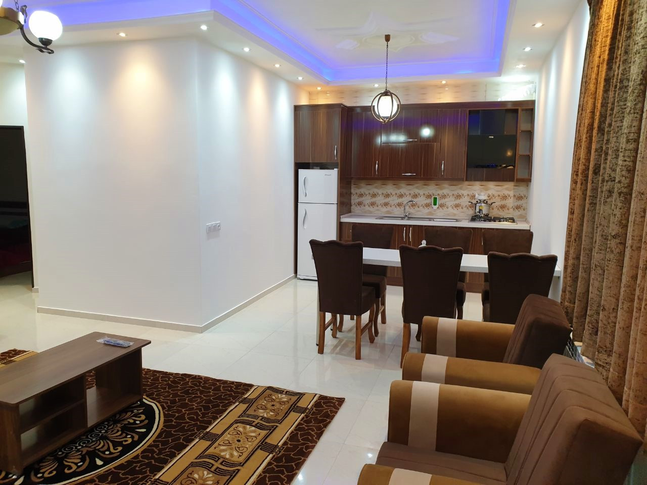 اتاق پذیرایی و آشپزخانه اتاق پذیرایی و آشپزخانه