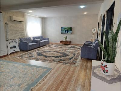 واحد مبله با چشم انداز عالی با منظره شالیزار