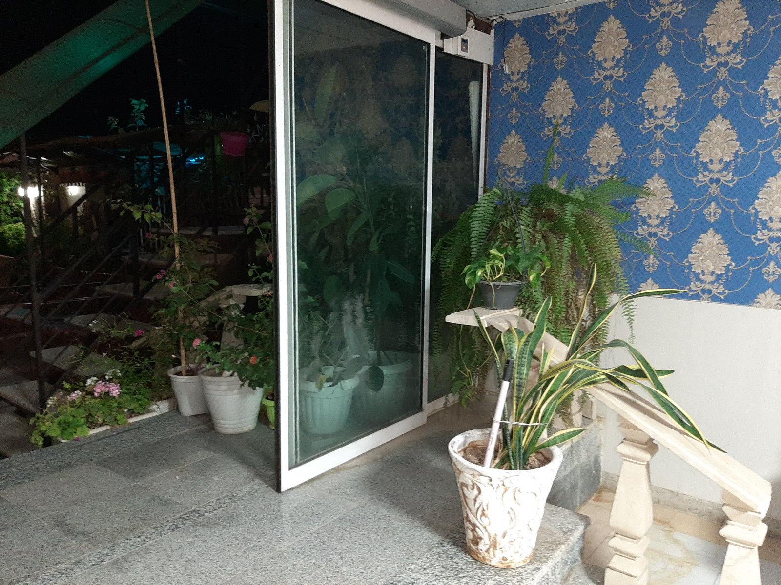 ورودی روف گاردن 