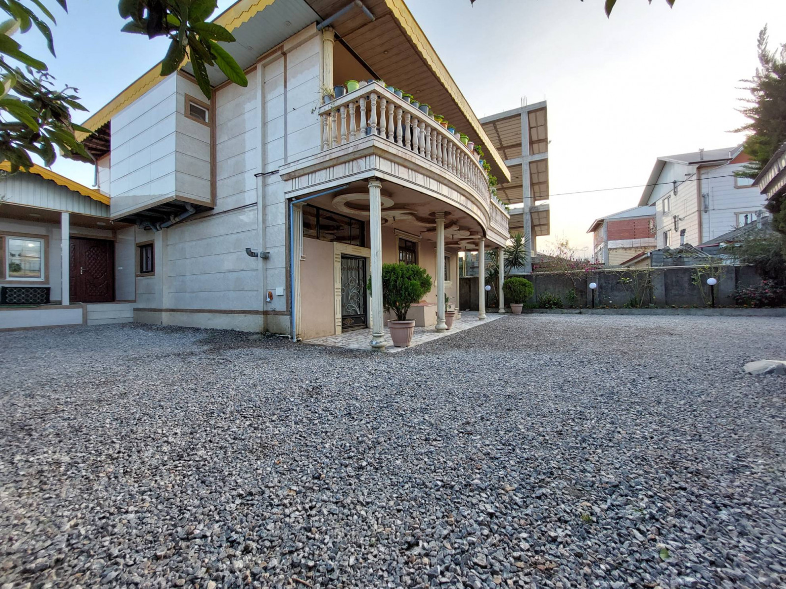 نمای بیرونی ساختمان