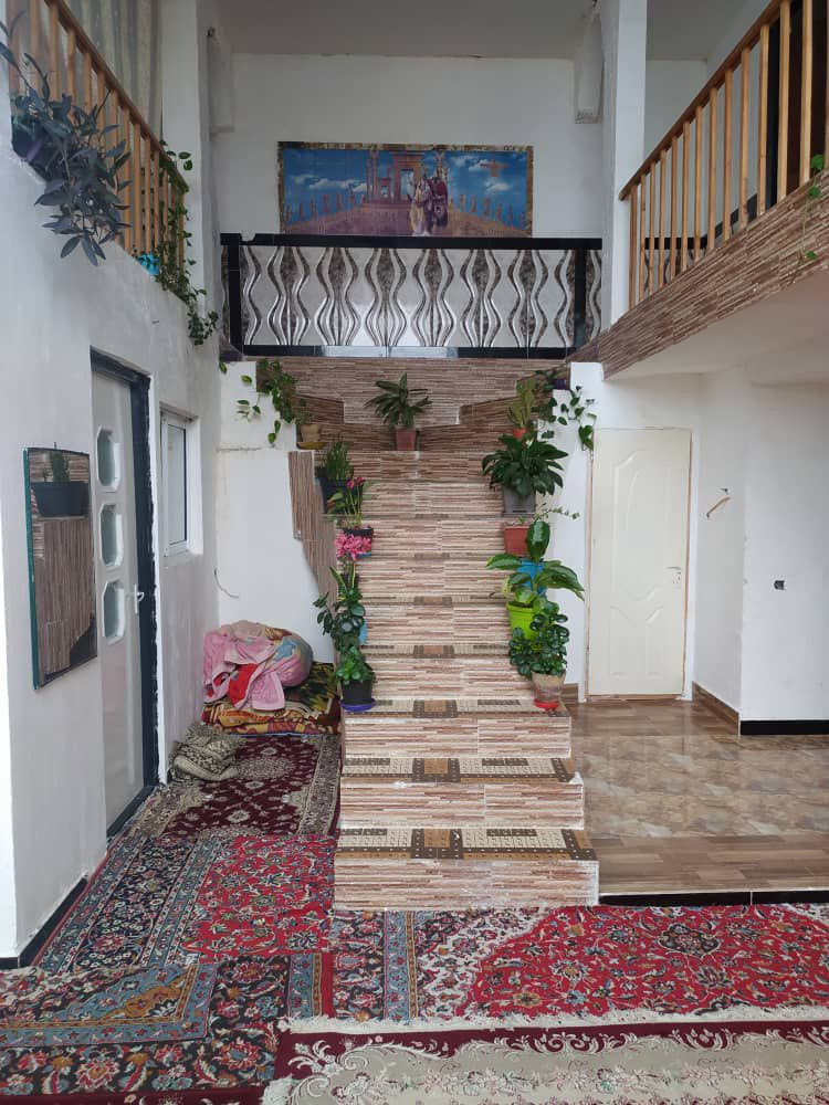 ورودی به طبقه بالا ورودی به طبقه بالا