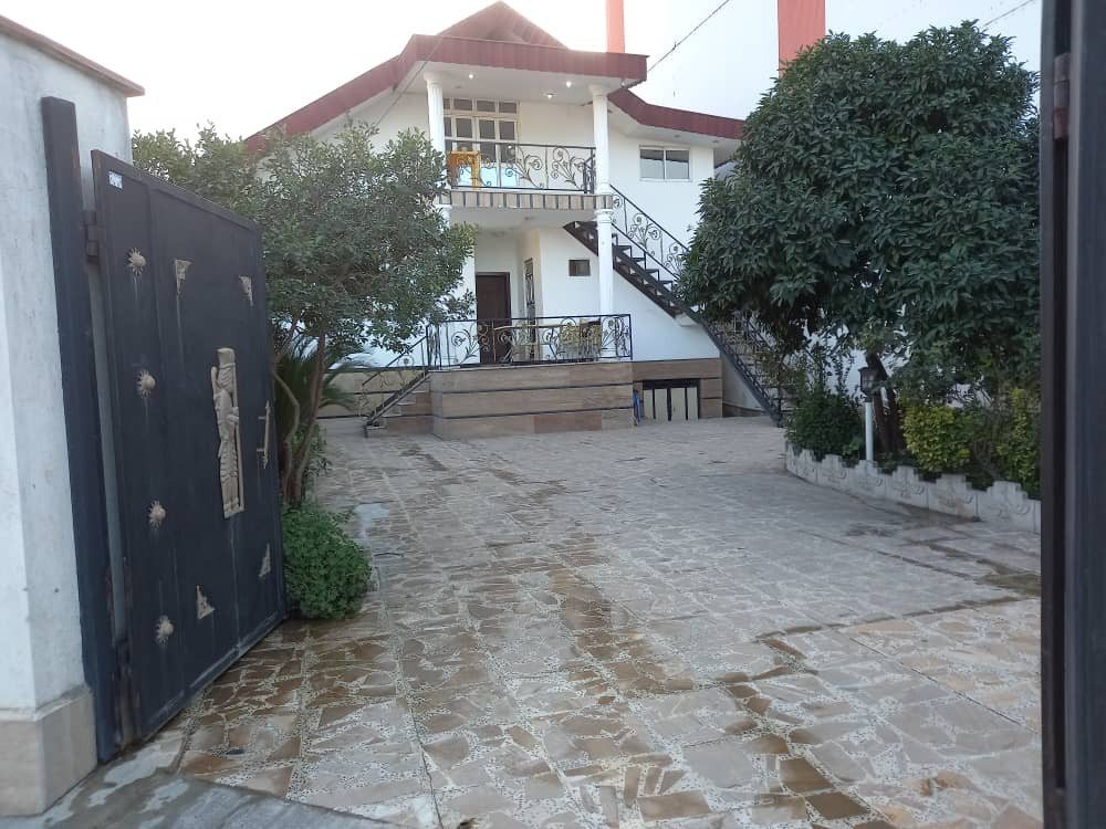 حیاط و ورودی ونمای اقامتگاه حیاط و ورودی ونمای اقامتگاه