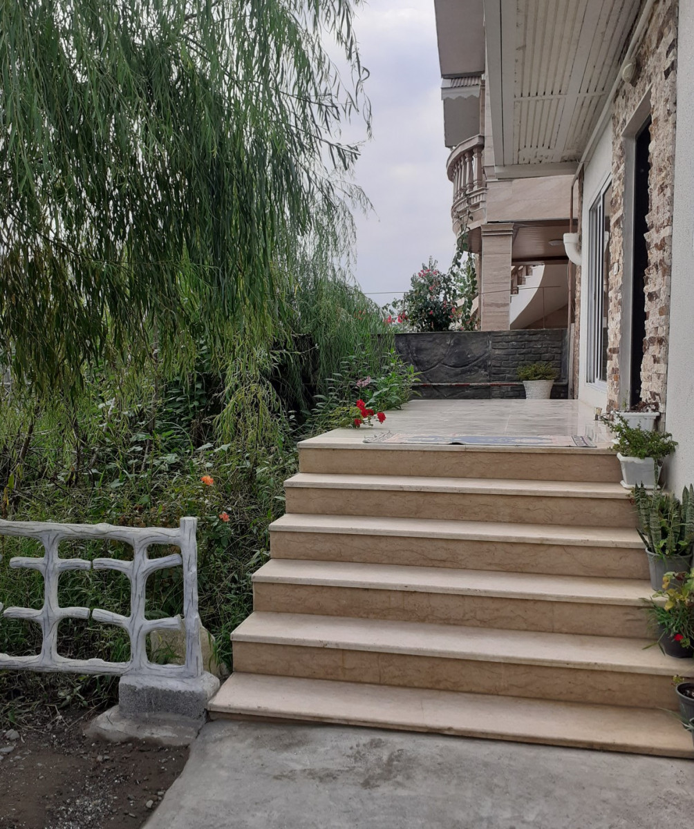 ورودی و تراس