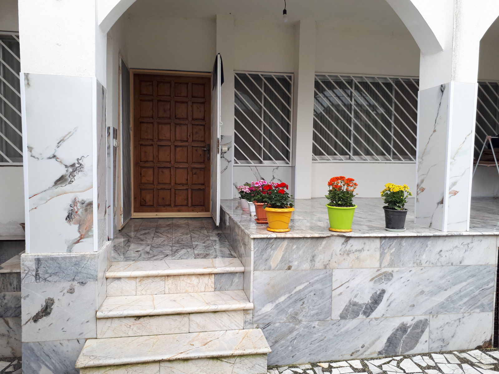 نمای ساختمان و ایوان