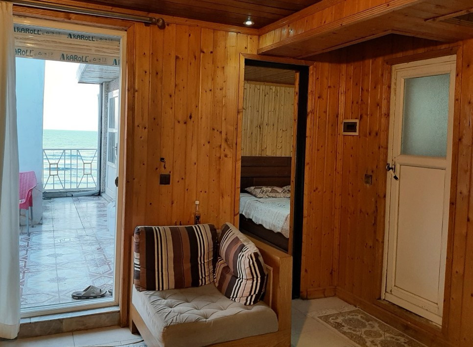 ورودی اتاق خواب و حیاط خلوت ورودی اتاق خواب و حیاط خلوت