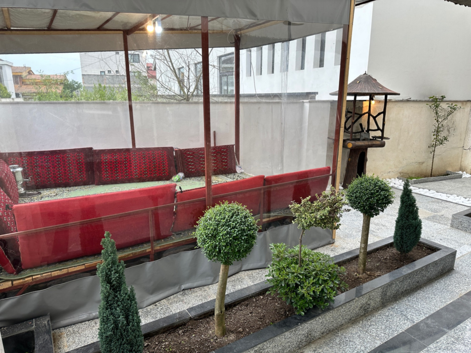 آلاچیق و باربکیو