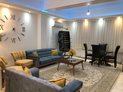 واحد نوساز و لوکس با تراس و ویو عالی و فوتبال دستی واحد نوساز و لوکس با تراس و ویو عالی و فوتبال دستی