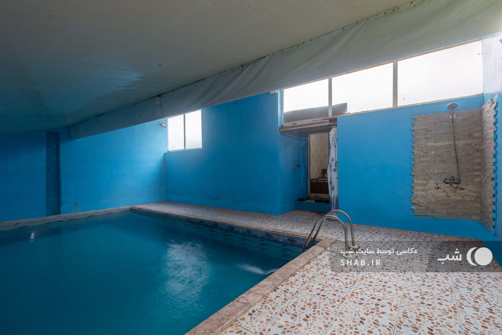 استخر سر پوشیده استخر سر پوشیده