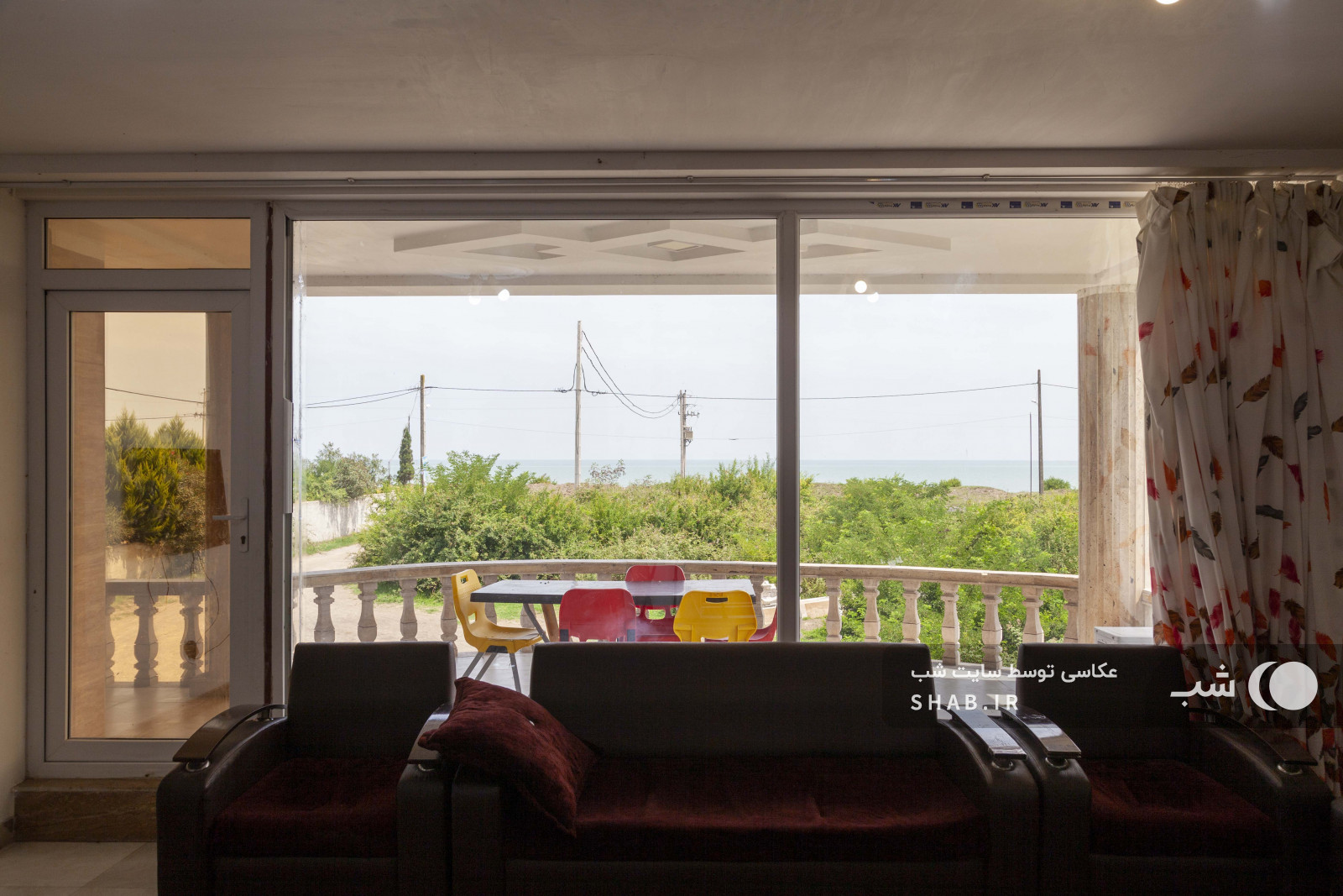 اتاق پذیرایی با ویوی دریا اتاق پذیرایی با ویوی دریا