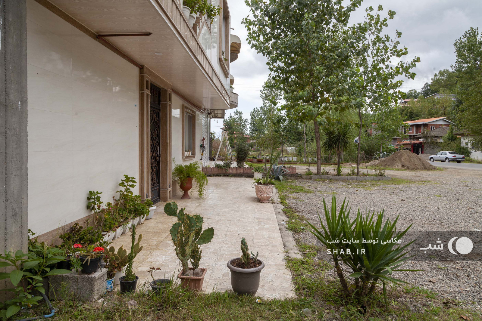 محوطه بیرونی
